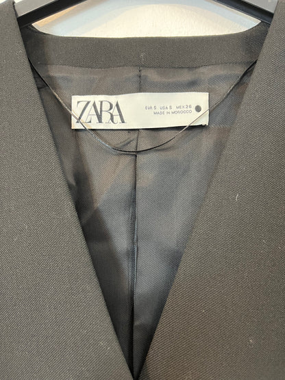 ZARA. Chaleco negro botones dorados. T S