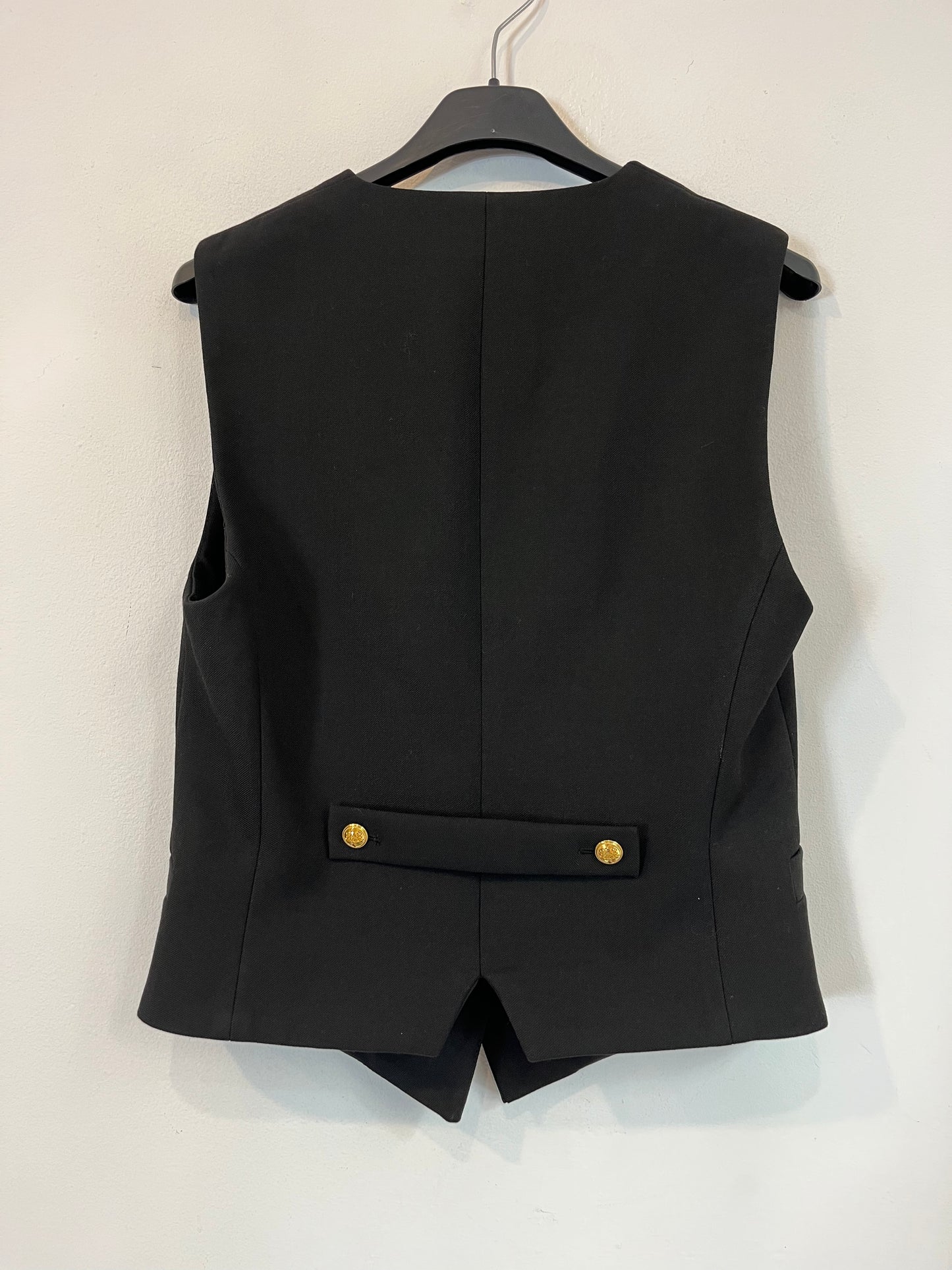 ZARA. Chaleco negro botones dorados. T S