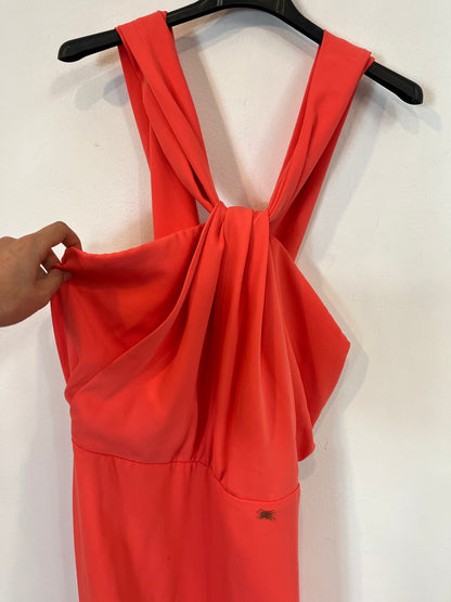 PEDRO DEL HIERRO. Vestido largo coral detalle escote. T S