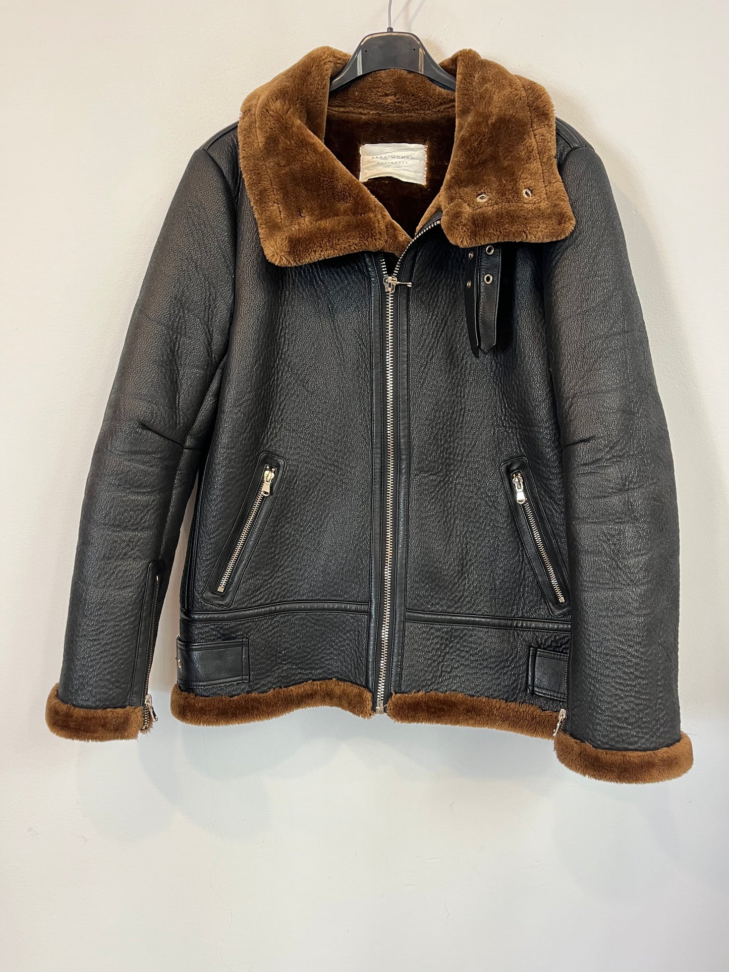 ZARA. Biker negra textura. T S