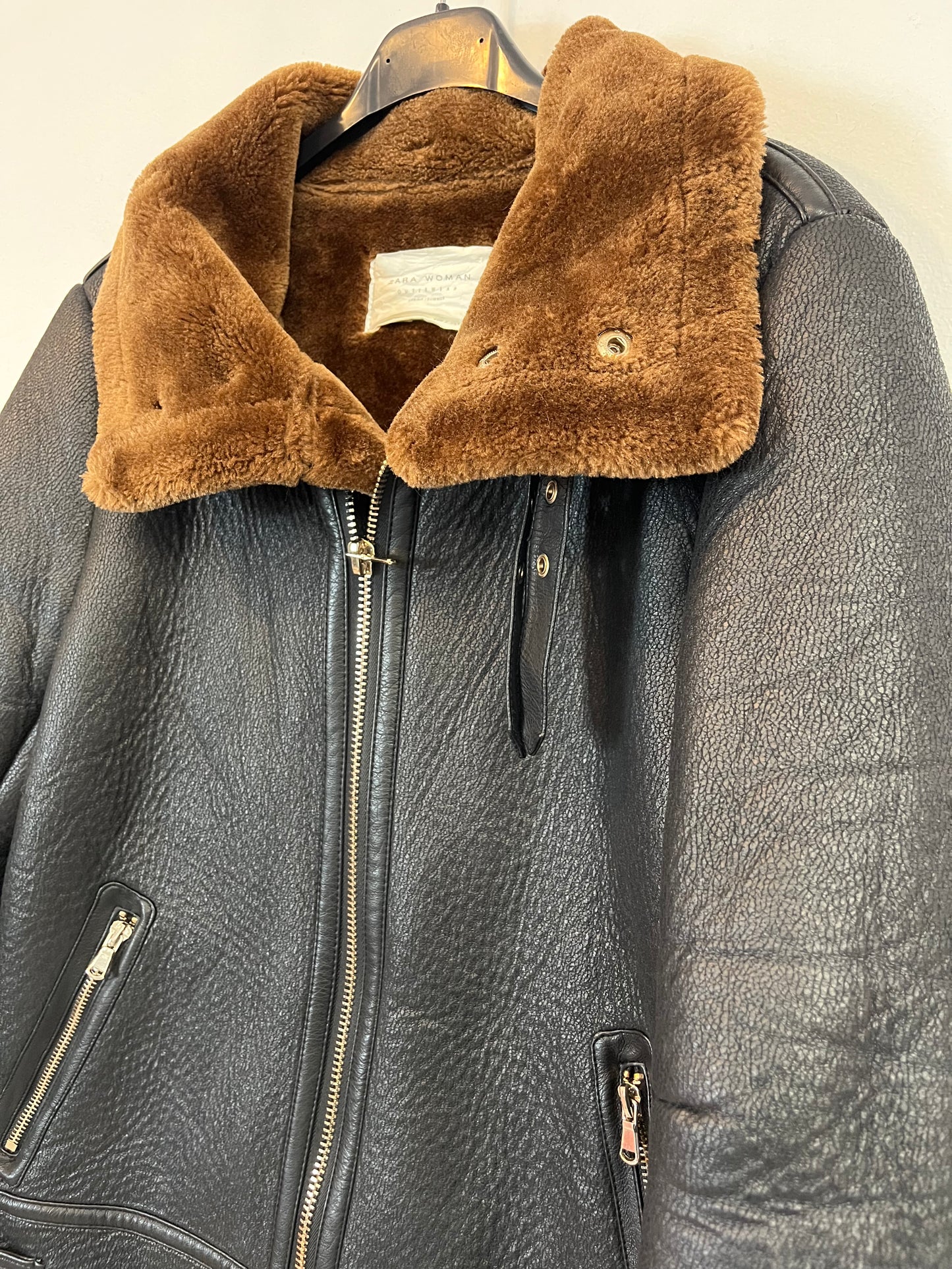 ZARA. Biker negra textura. T S