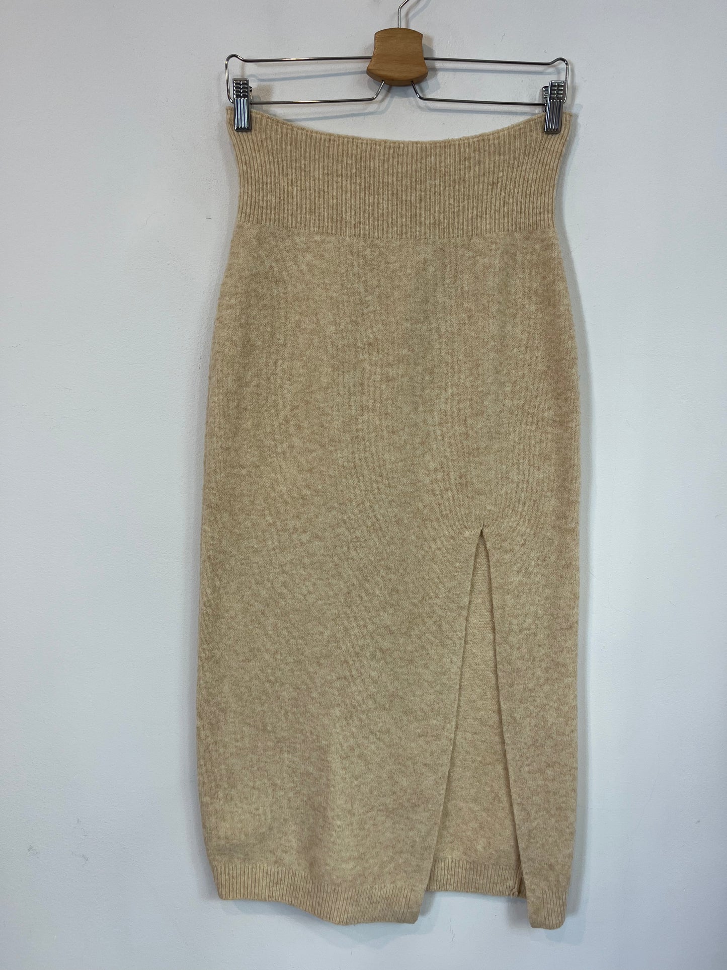 MANGO. Falda midi punto beige. T. S