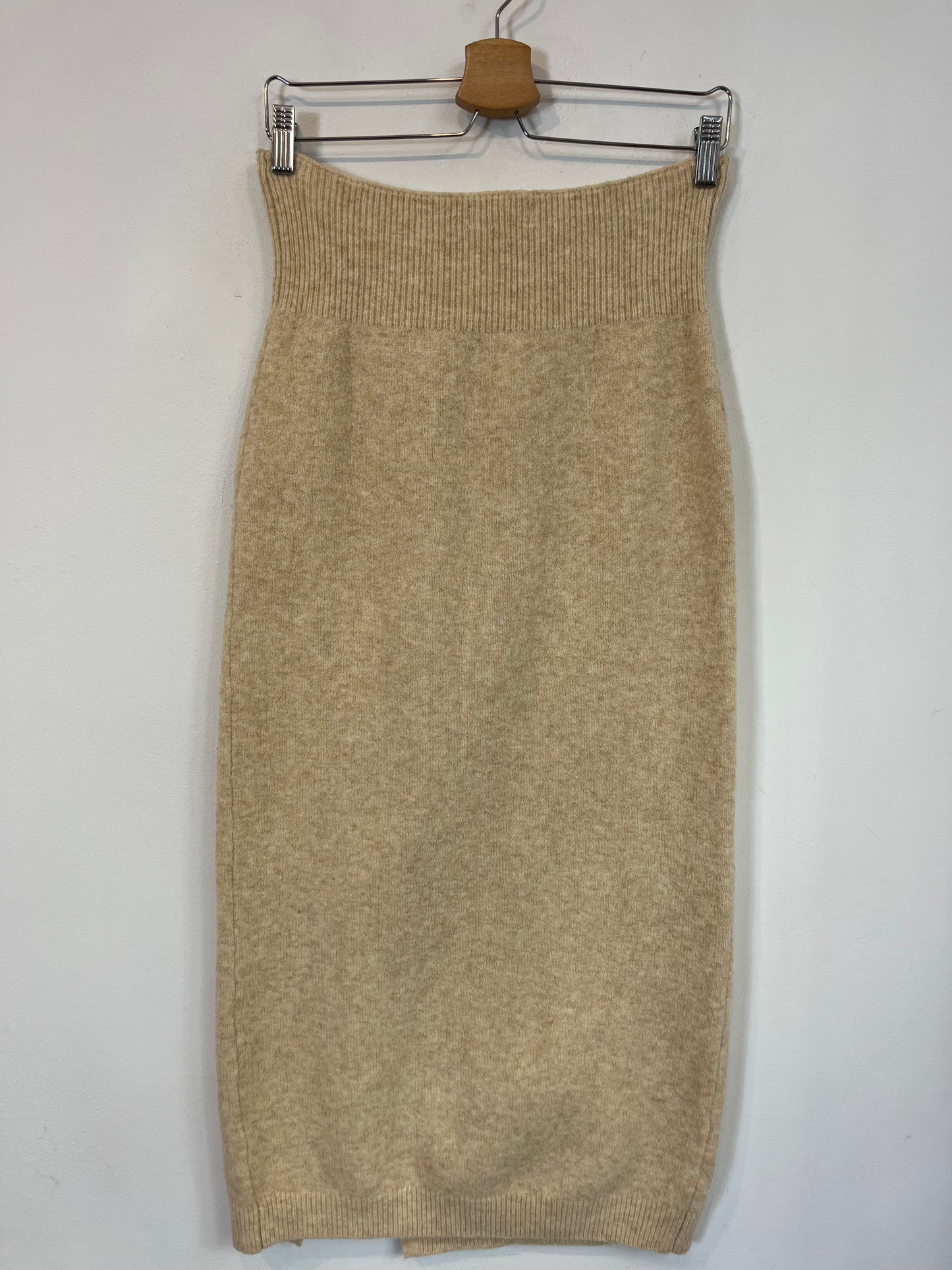 MANGO. Falda midi punto beige. T. S