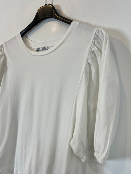 ZARA. Camiseta blanca manga textura. T M
