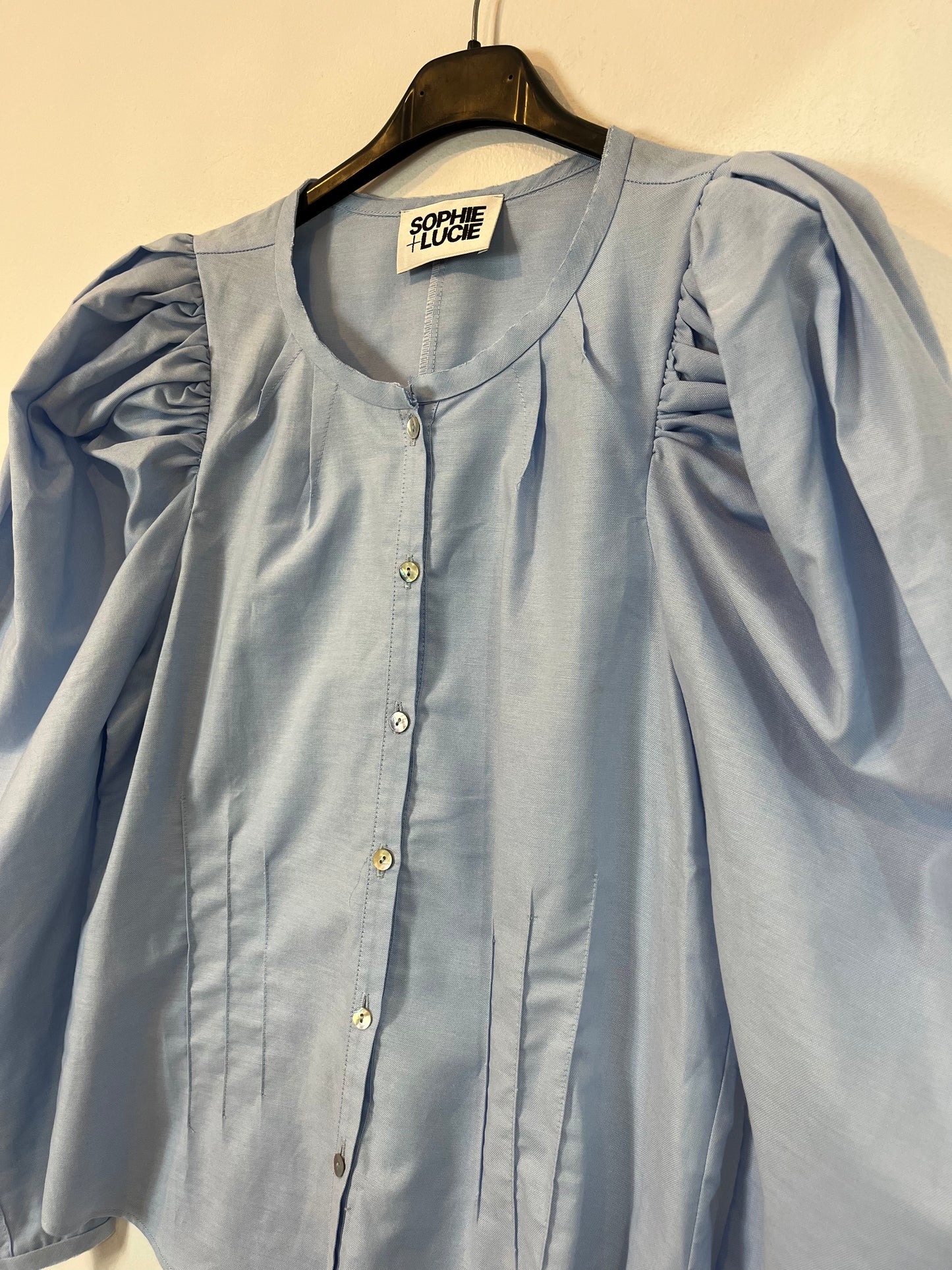 SOPHIE + LUCIE. Blue puff-sleeved blouse. Size 36