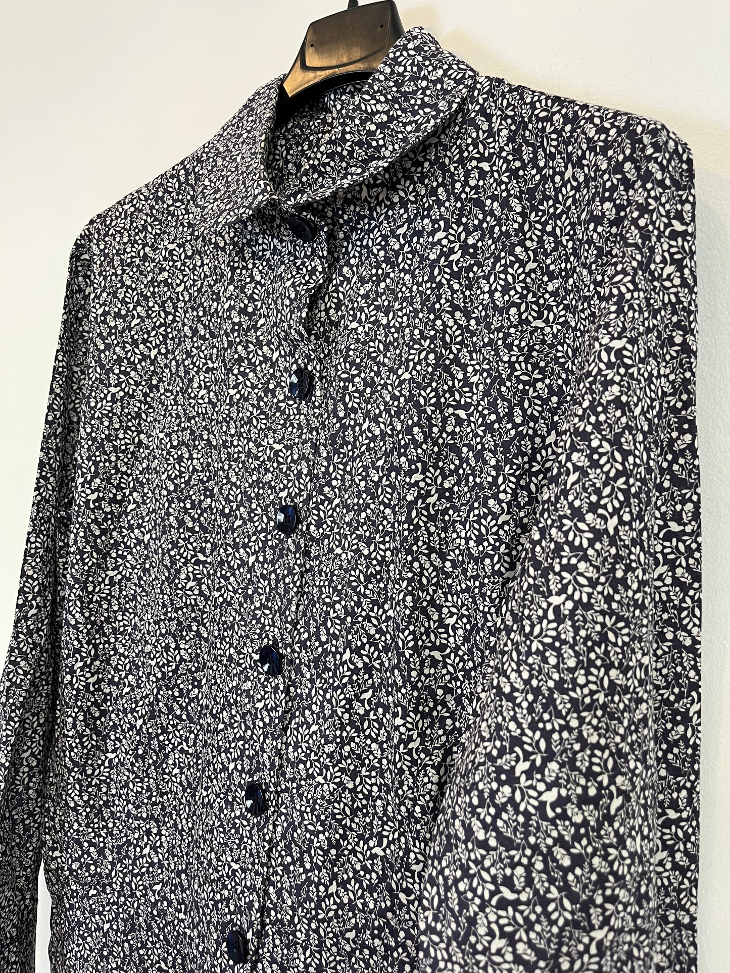 JULISE MAGON. Mono largo estampado azul. T S