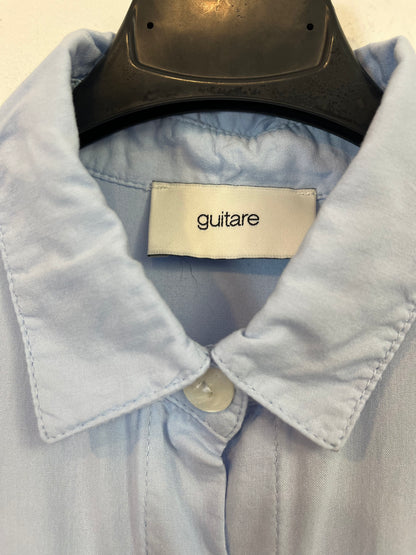 GUITARE. Blusa azul claro fluida. T M