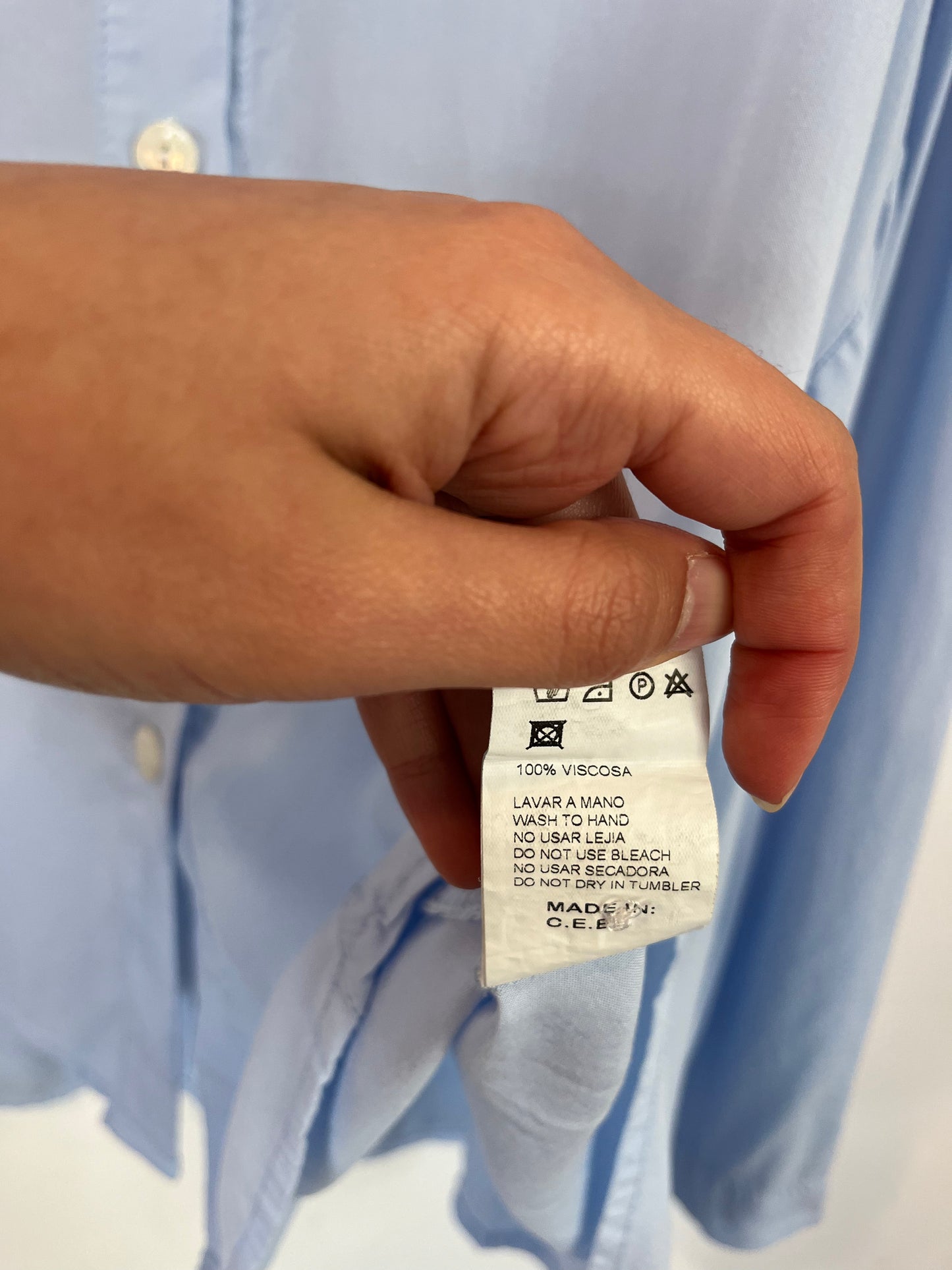 GUITARE. Blusa azul claro fluida. T M