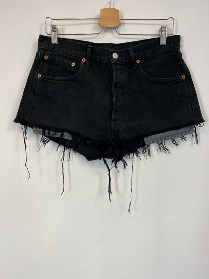 LEVI´S. Denim short azul oscuro abotonado. T 38