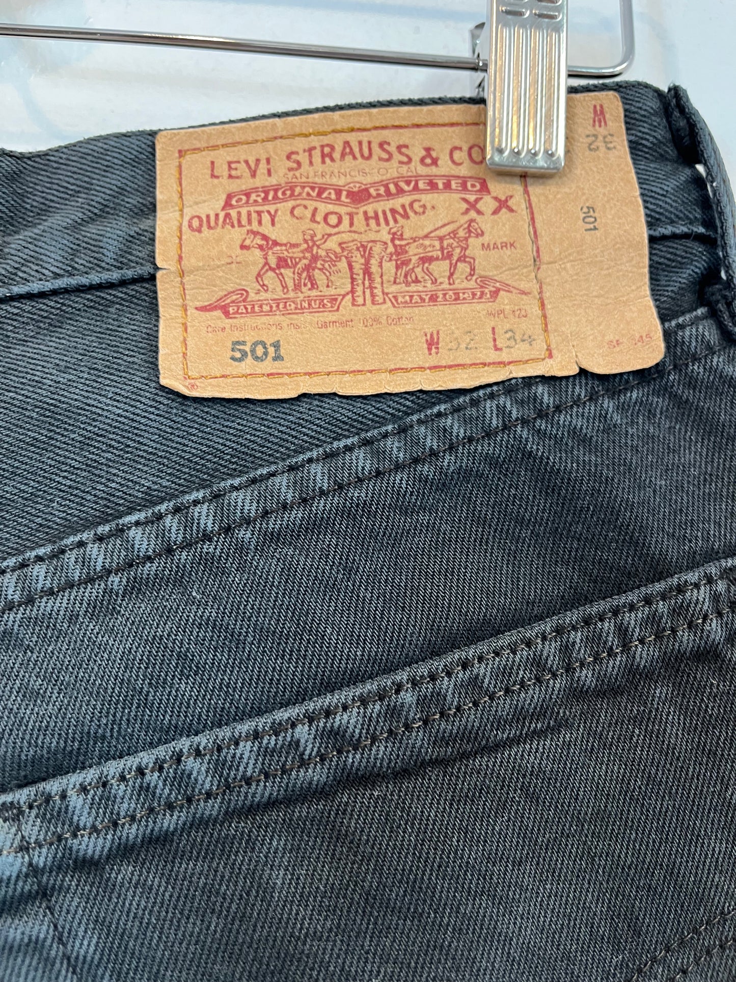 LEVI´S. Denim short azul oscuro abotonado. T 38