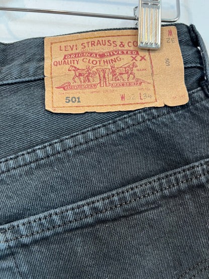 LEVI´S. Denim short azul oscuro abotonado. T 38