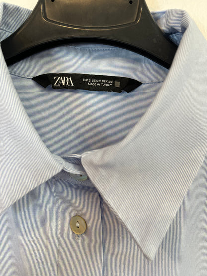 ZARA. Camisa azul bolsillos. T S