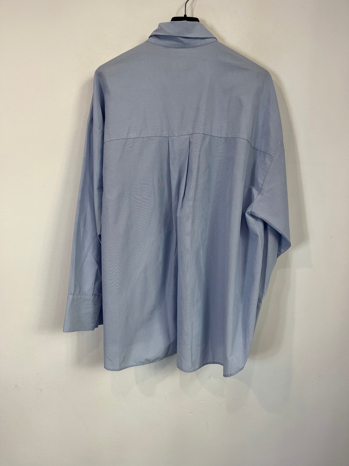 ZARA. Camisa azul bolsillos. T S