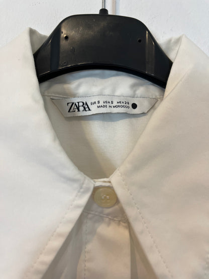 ZARA. Blusa blanca estilo corsé. T S