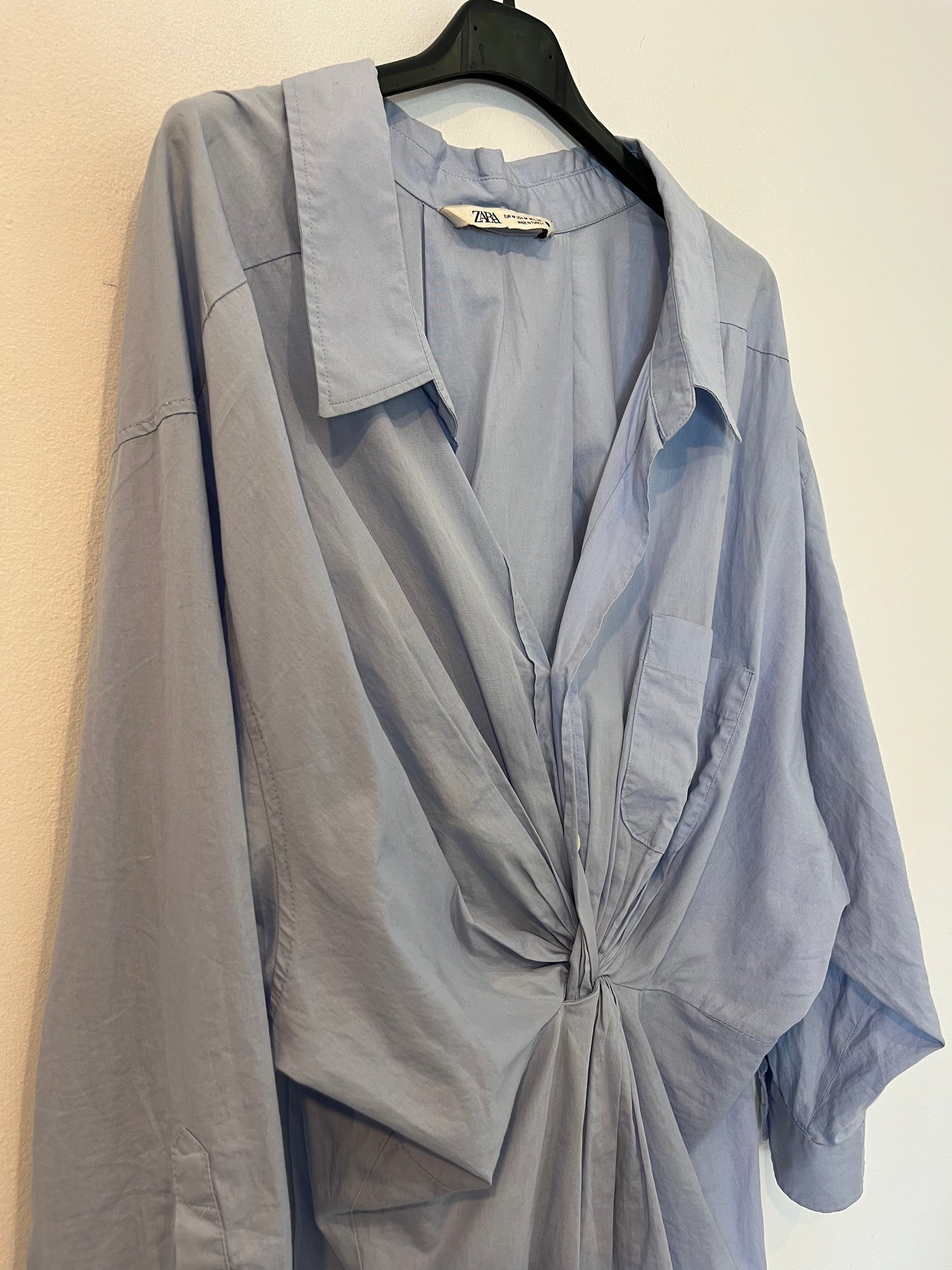 ZARA. Blusa azul fruncidos. T M