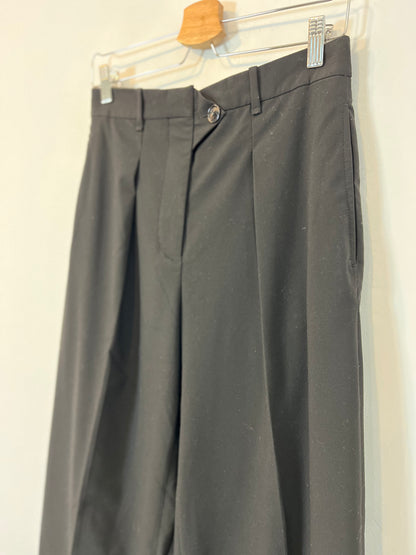 ZARA. Pantalón negro pinzas. T S