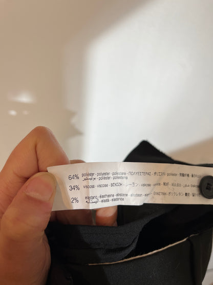 ZARA. Pantalón negro pinzas. T S
