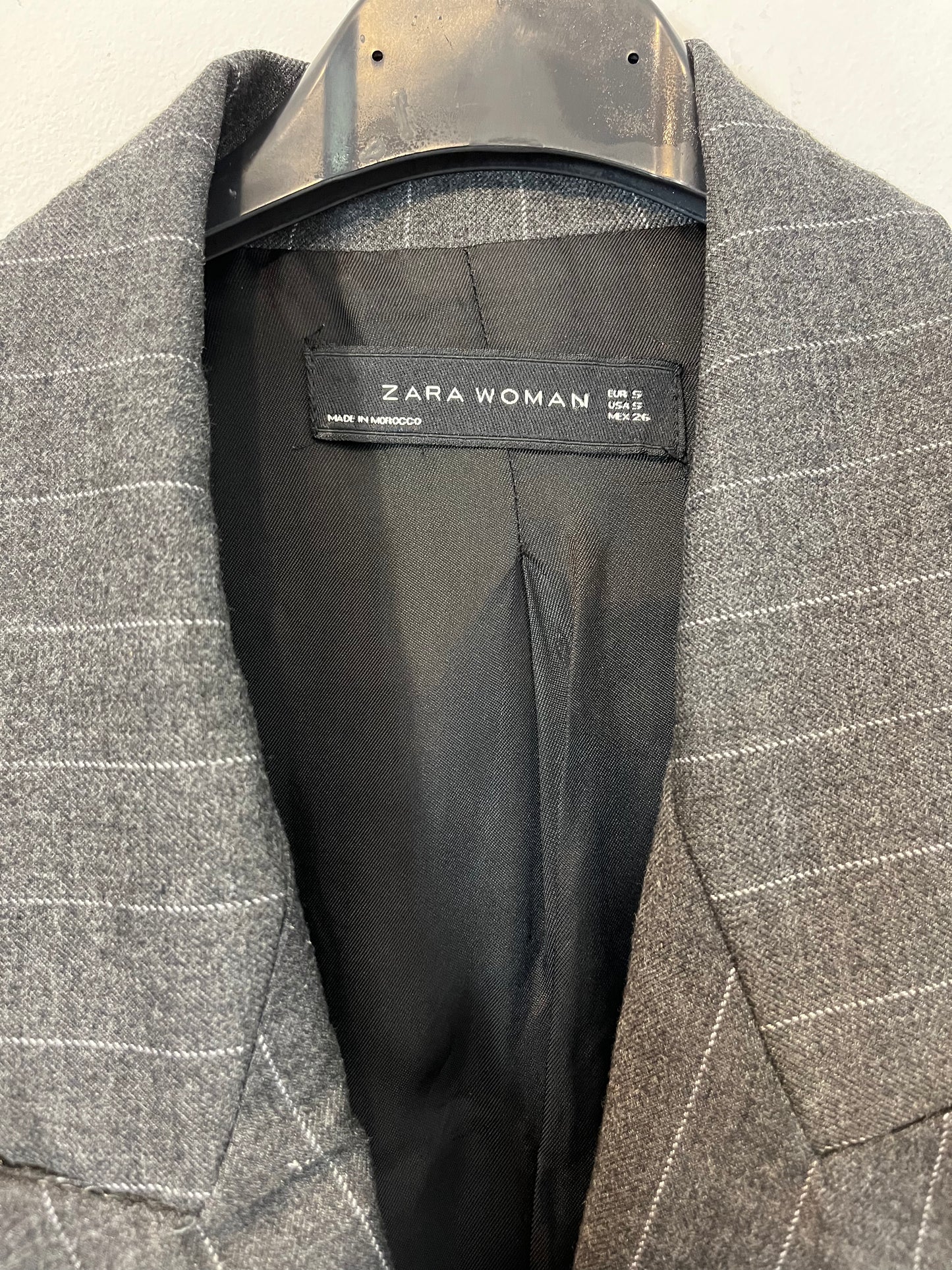 ZARA. Blazer gris rayas. T S (M)