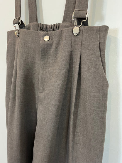 DAZY. Pantalón pinzas con tirantes. T L