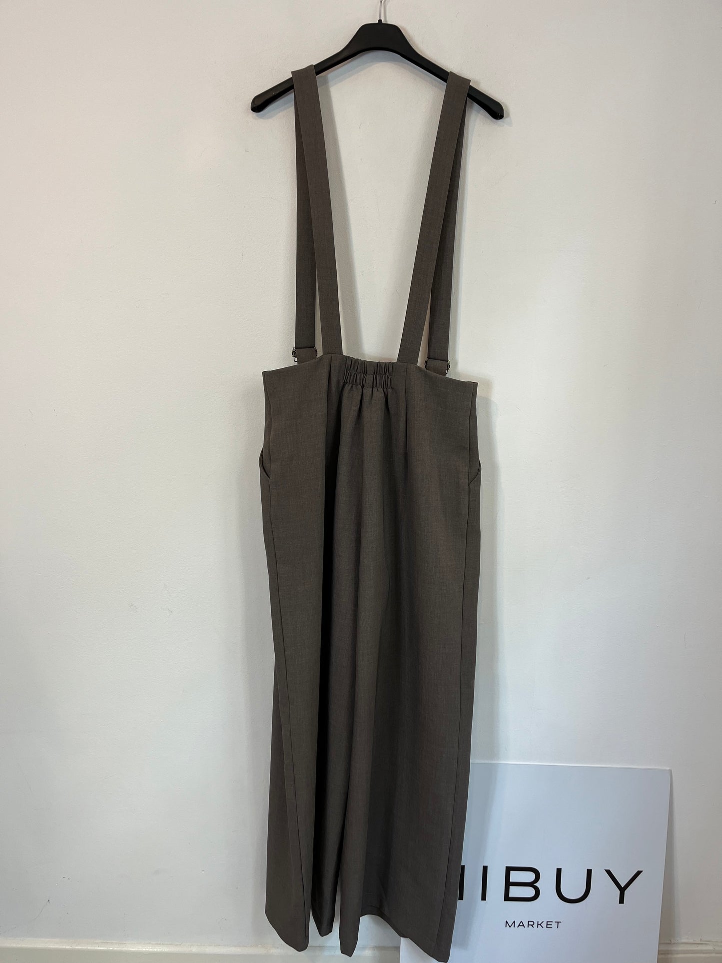 DAZY. Pantalón pinzas con tirantes. T L