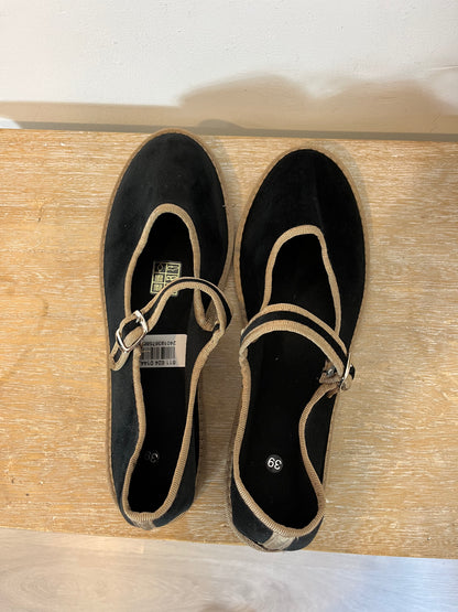 OTRAS. Merceditas negras y beige textura. T 39