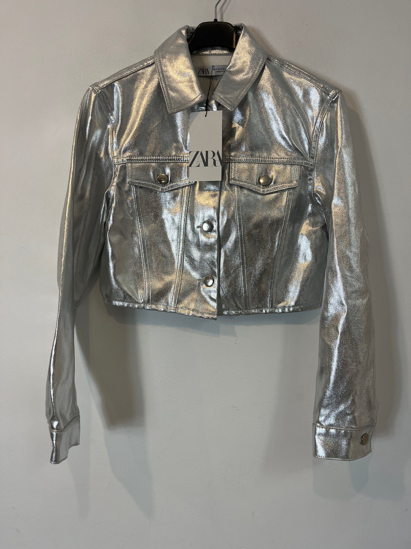 ZARA. Cazadora plateada. T S