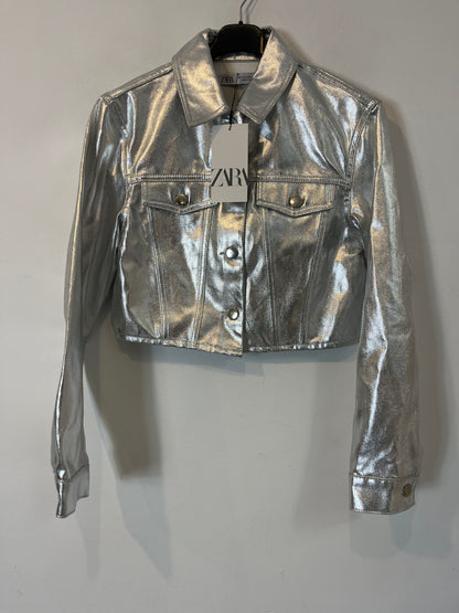 ZARA. Cazadora plateada. T S