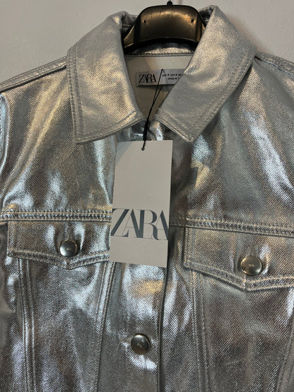 ZARA. Cazadora plateada. T S