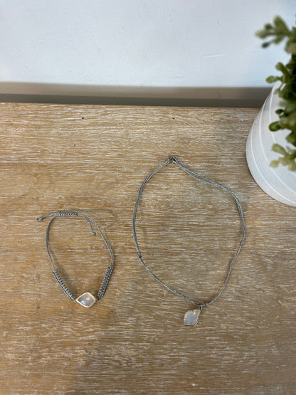 ESE O ESE. Conjunto pulsera y collar piedra regulable