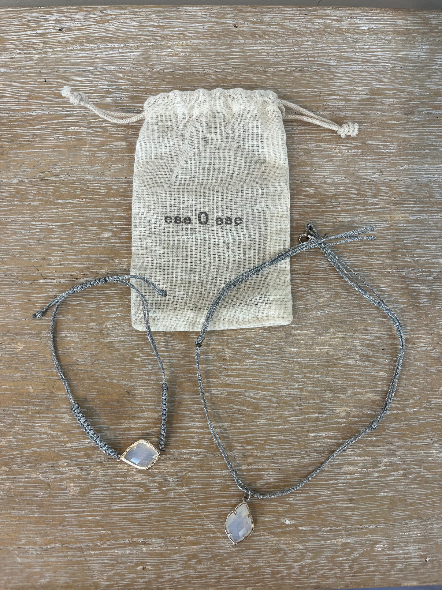 ESE O ESE. Conjunto pulsera y collar piedra regulable