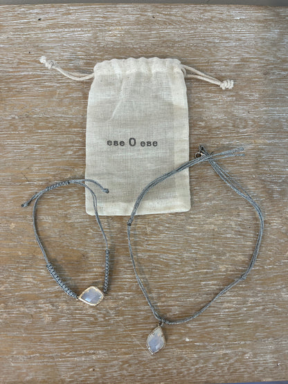 ESE O ESE. Conjunto pulsera y collar piedra regulable