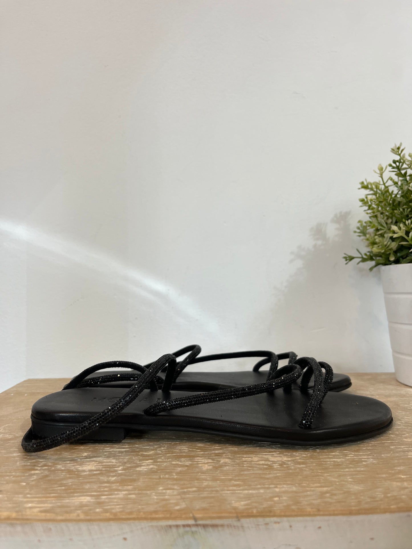 MOSAIC. Flat strappy sandal. Size 38