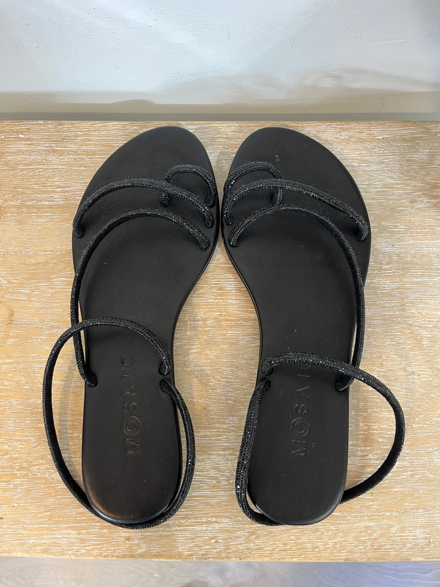 MOSAIC. Flat strappy sandal. Size 38