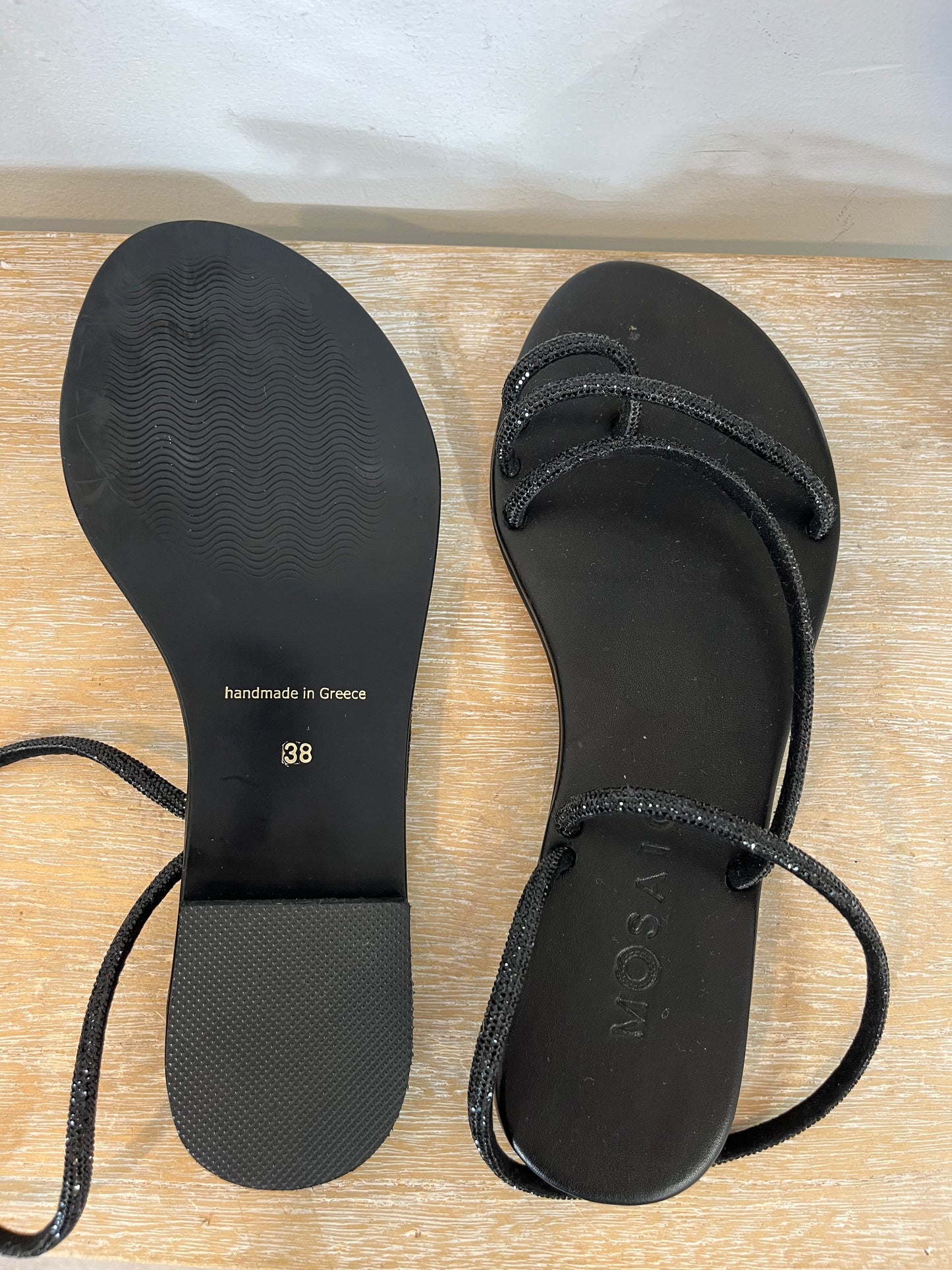 MOSAIC. Flat strappy sandal. Size 38