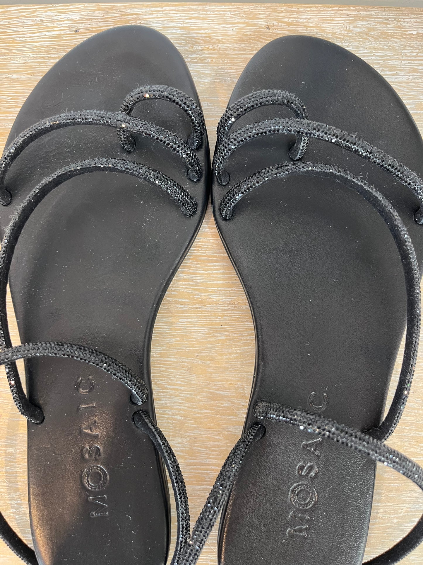 MOSAIC. Flat strappy sandal. Size 38