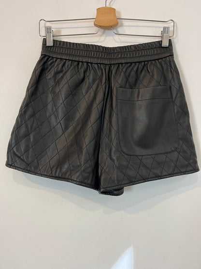 ZARA. Pantalón corto efecto piel. T S