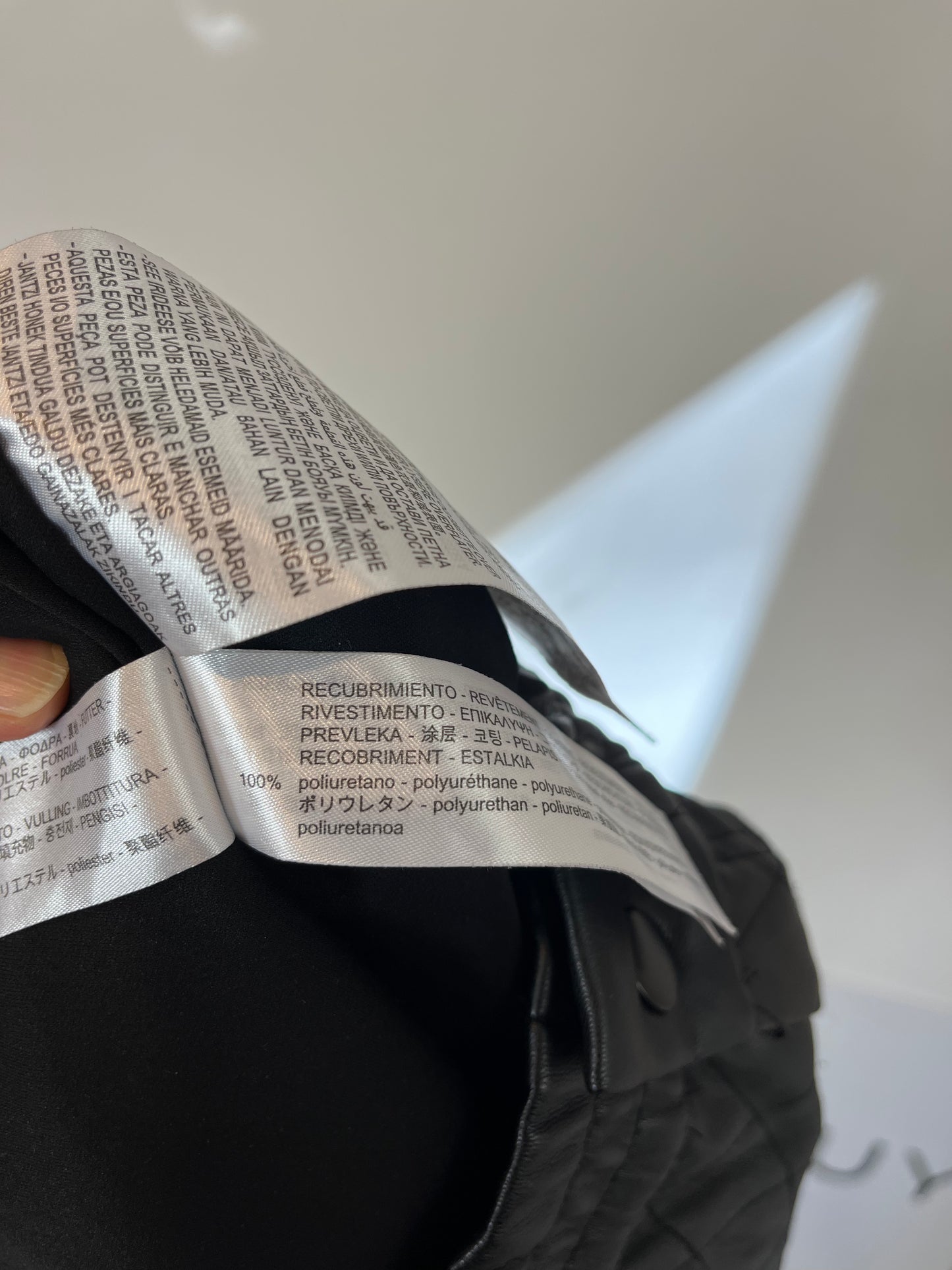 ZARA. Pantalón corto efecto piel. T S