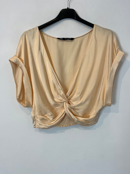 ZARA. Top satinado rosa claro. T S