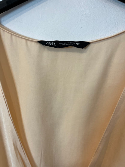 ZARA. Top satinado rosa claro. T S