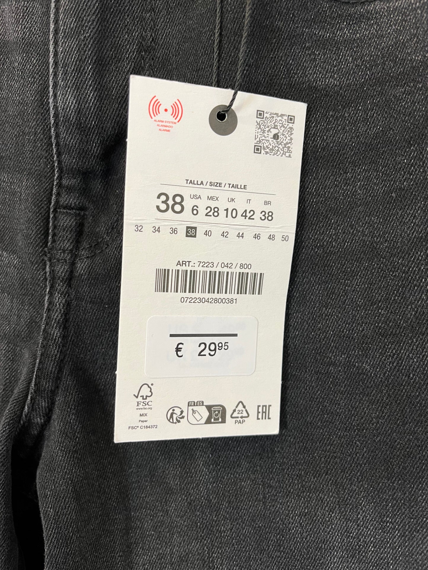 ZARA. Pantalón ligeramente acampanado. T 38