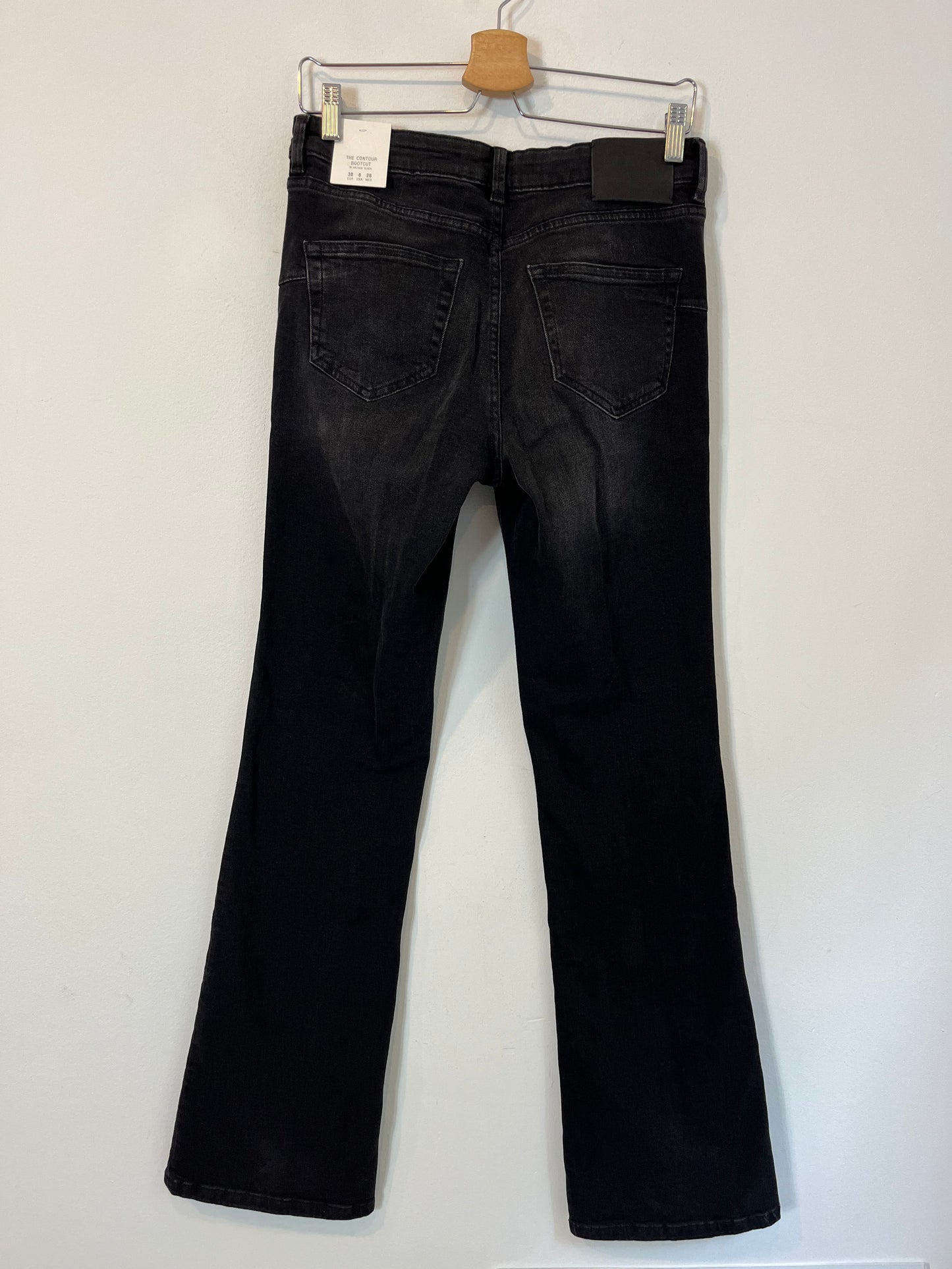 ZARA. Pantalón ligeramente acampanado. T 38