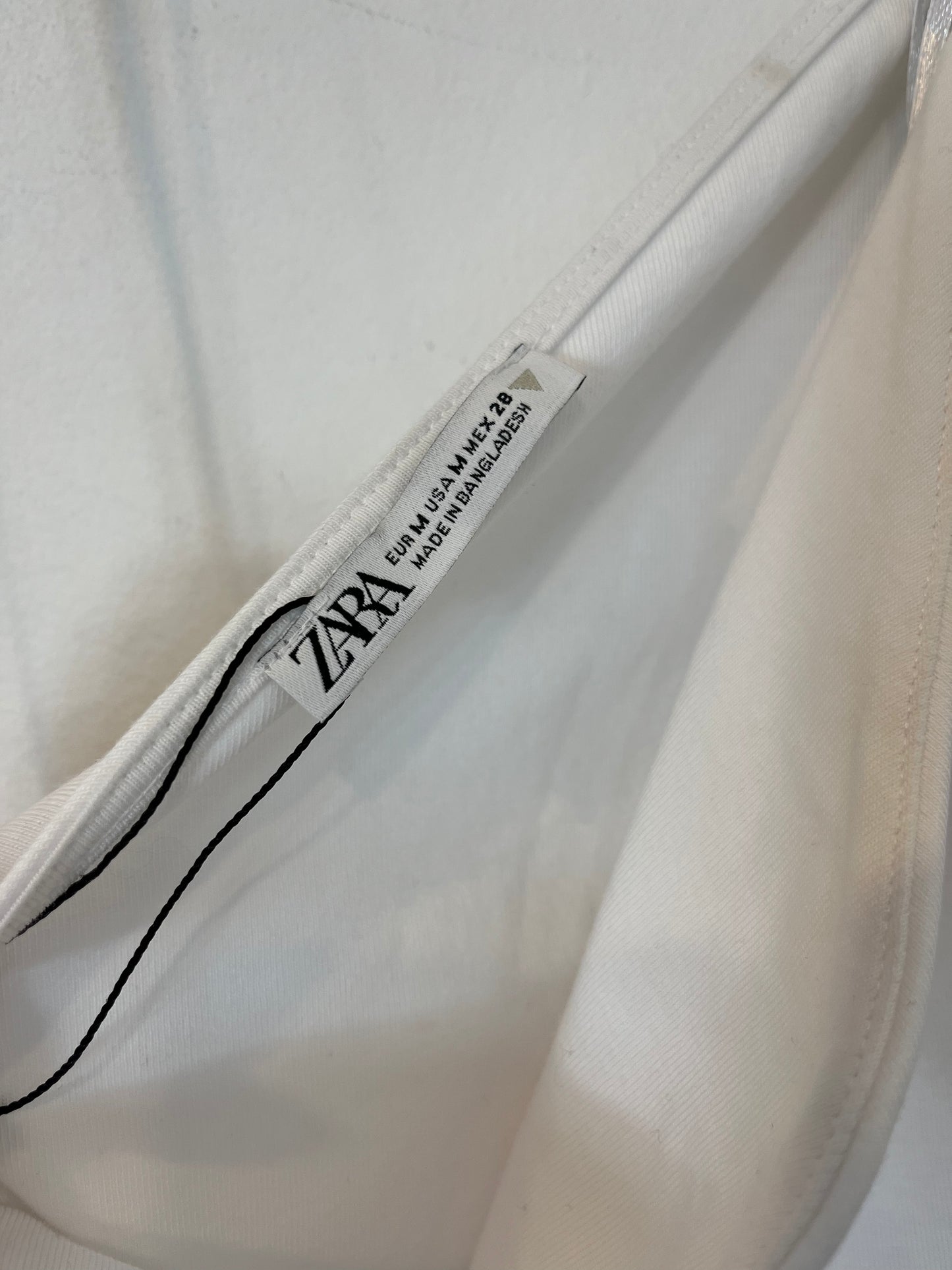 ZARA. Top blanco asimétrico. T. M