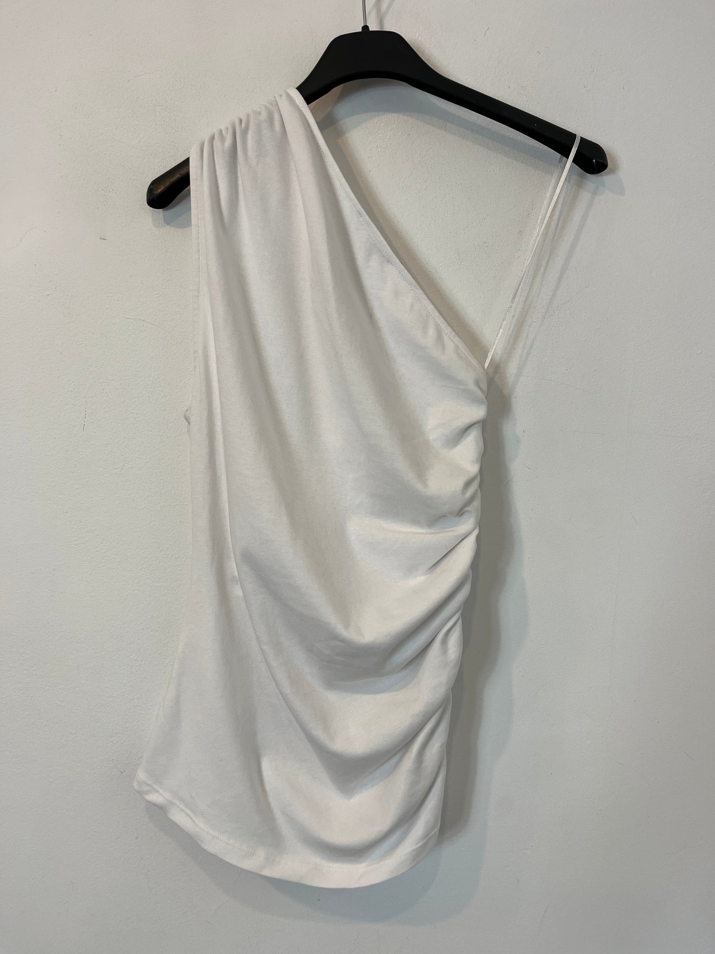 ZARA. Top blanco asimétrico. T. M