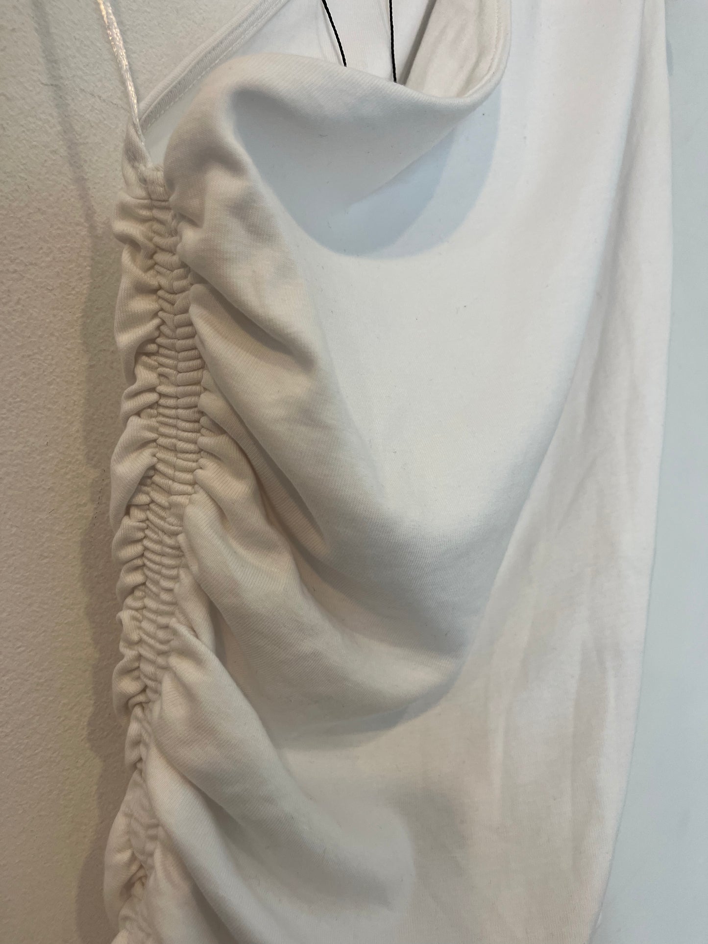 ZARA. Top blanco asimétrico. T. M