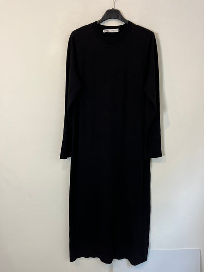 ZARA. Vestido negro punto. T M