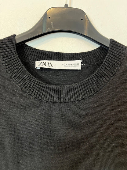 ZARA. Vestido negro punto. T M