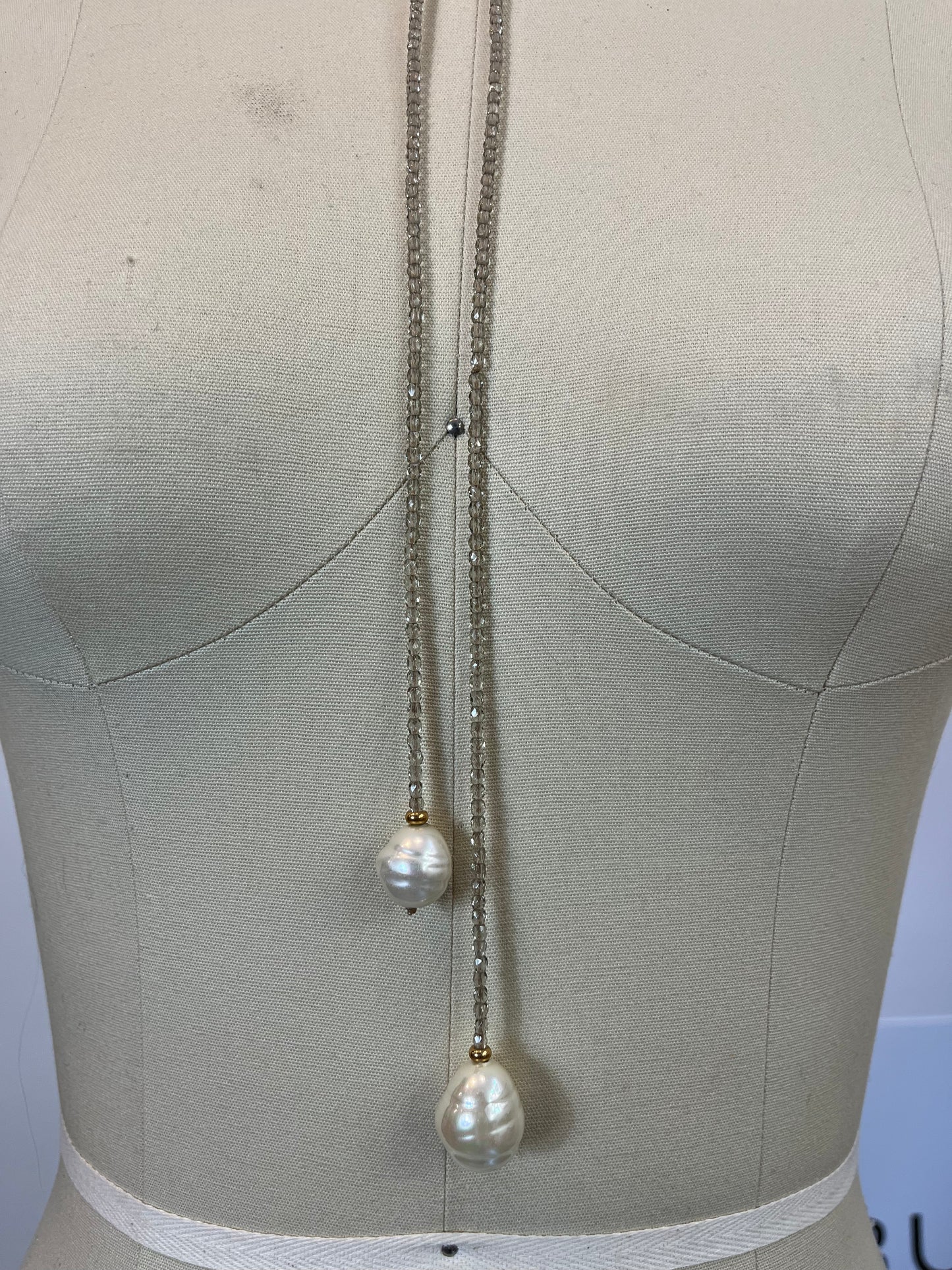 VELATTI. Collar multi posición perlas