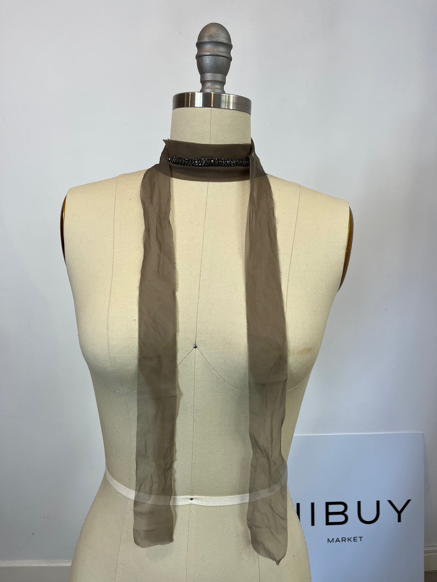 OTRAS. Choker tela y pedreria