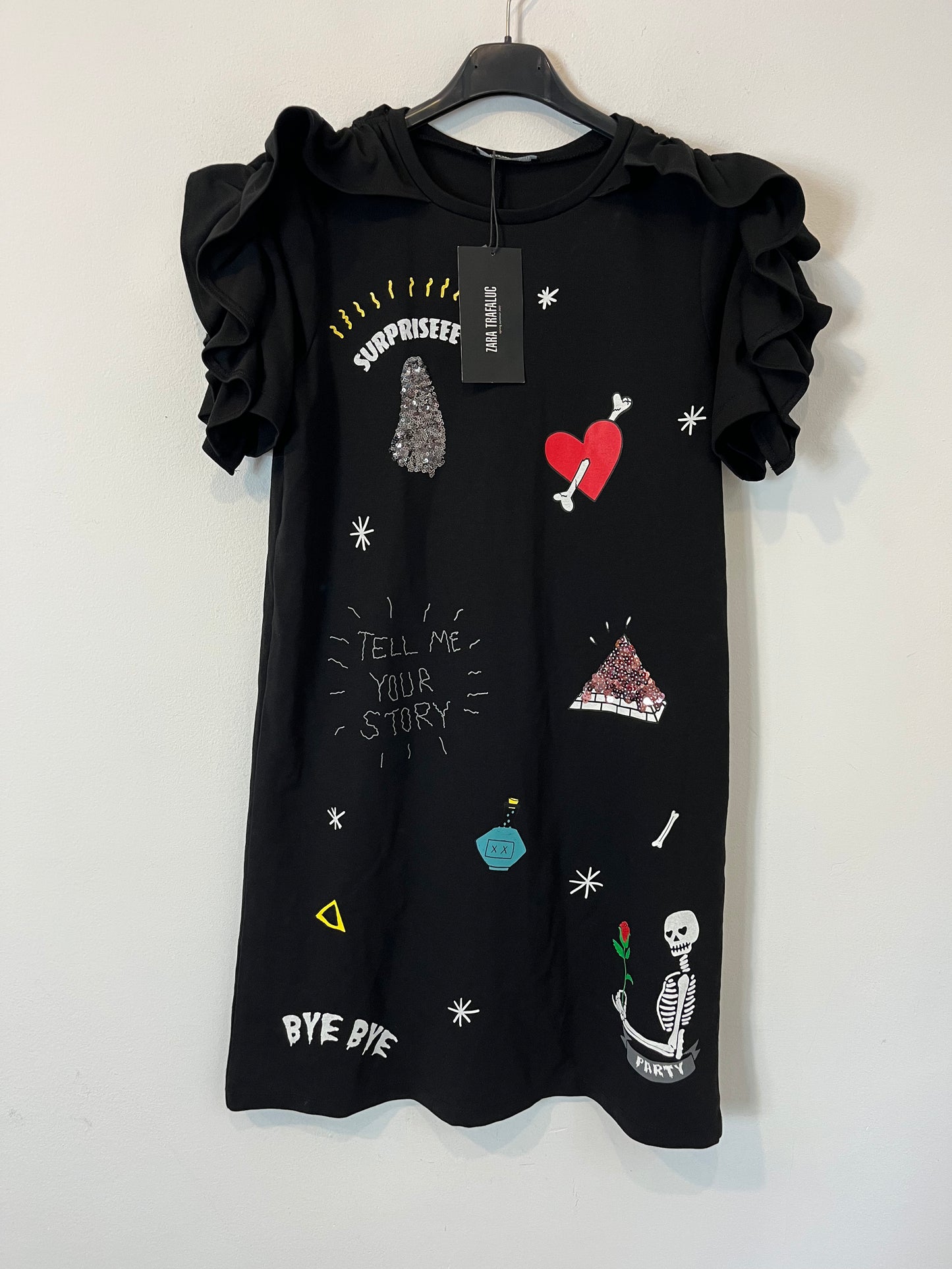 ZARA. Vestido corto dibujos. T. S.