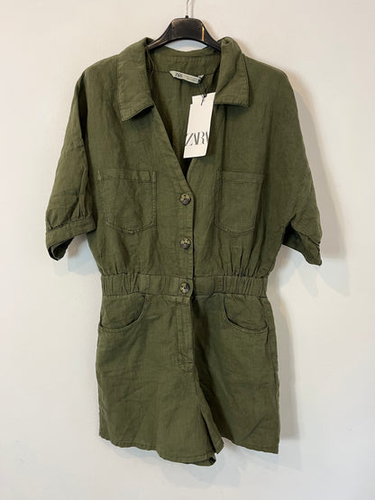 ZARA. Mono corto verde oliva con lino. T. S